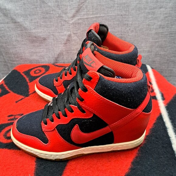 Size 6 Nike Dunk BRED Sky Hi Essential Wedge Heel Women 644877-015 Black Red - Picture 1 of 10